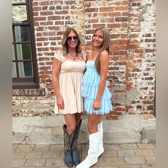 Meet your Posher, Jenn - Picture 7 of 7